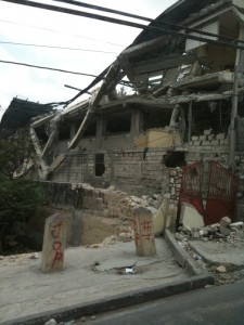 haiticollapsedbuilding Collapsed Building In Haiti copyright docgurley 2010